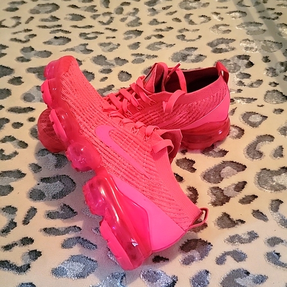nike vapormax flyknit hyper pink